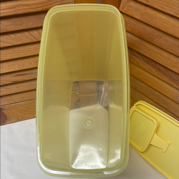 Tupperware Large Cereal Storage Container - Picture 14 of 16